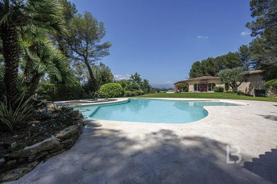 Maison - 540 m² - 10 pièces