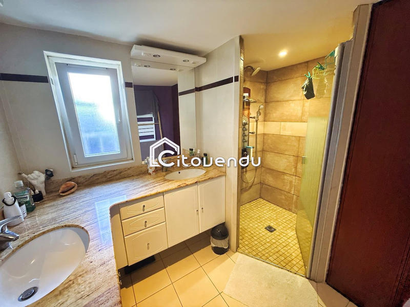 Villa - 185 m² - 8 pièces