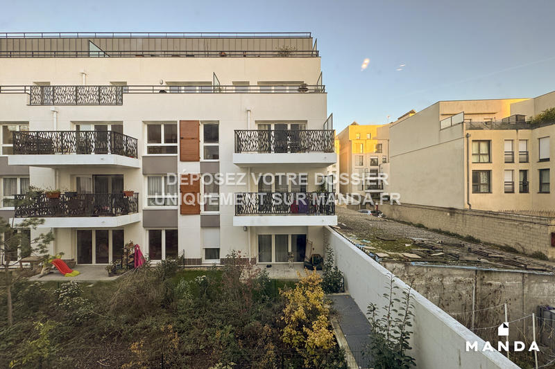 Chambre - 11 m² - 4 pièces