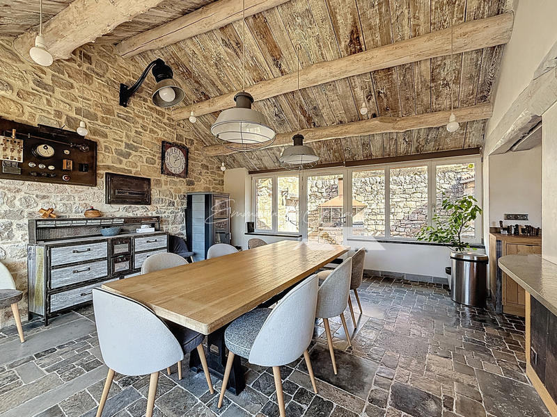 Maison - 197 m² - 7 pièces