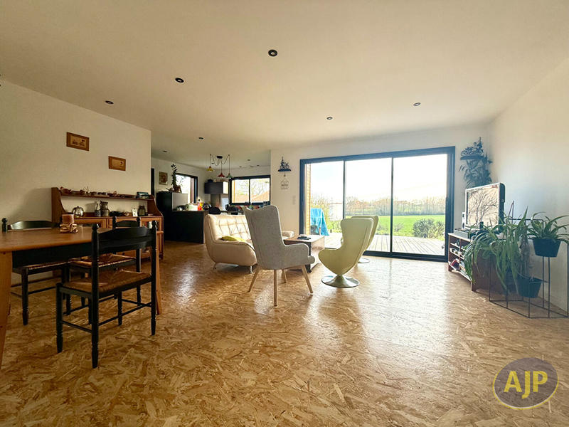 Maison - 97 m² - 5 pièces