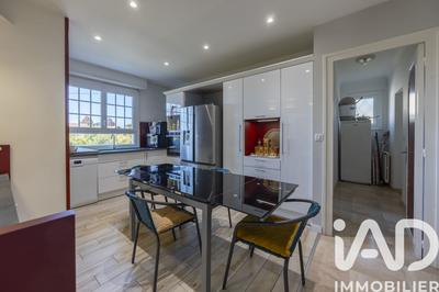 Maison - 200 m² - 7 pièces