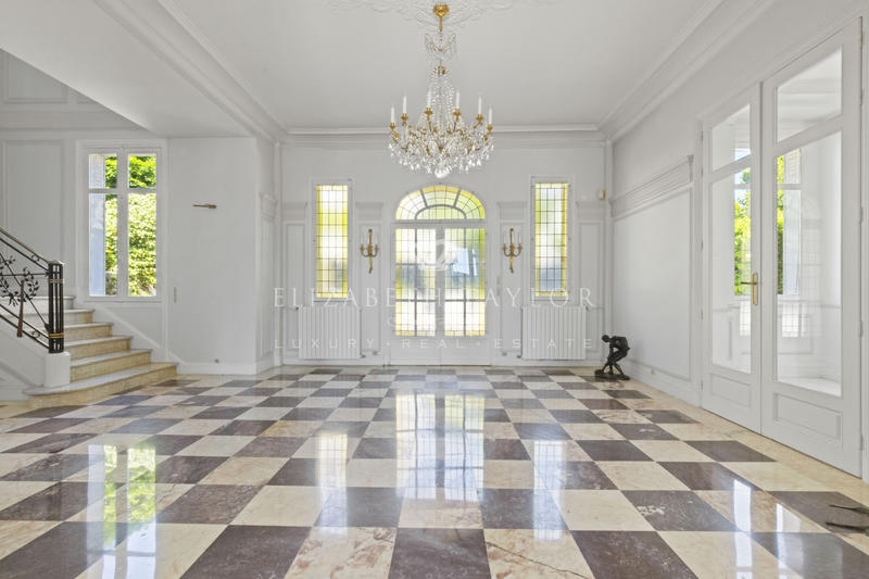 Propriété - 424 m² - 12 pièces