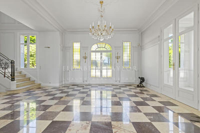 Propriété - 424 m² - 12 pièces