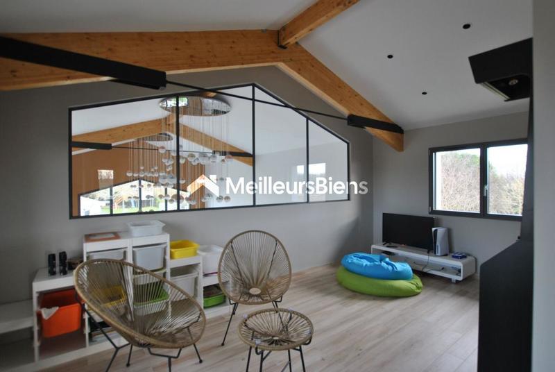 Propriété - 250 m² - 8 pièces