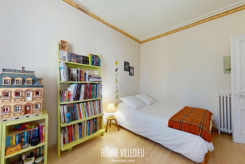 Maison - 211 m² - 10 pièces