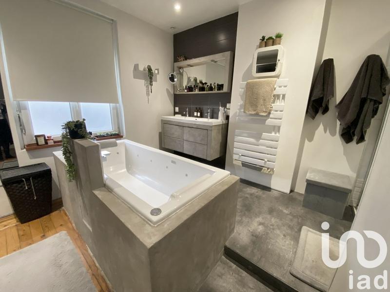 Maison - 187 m² - 9 pièces