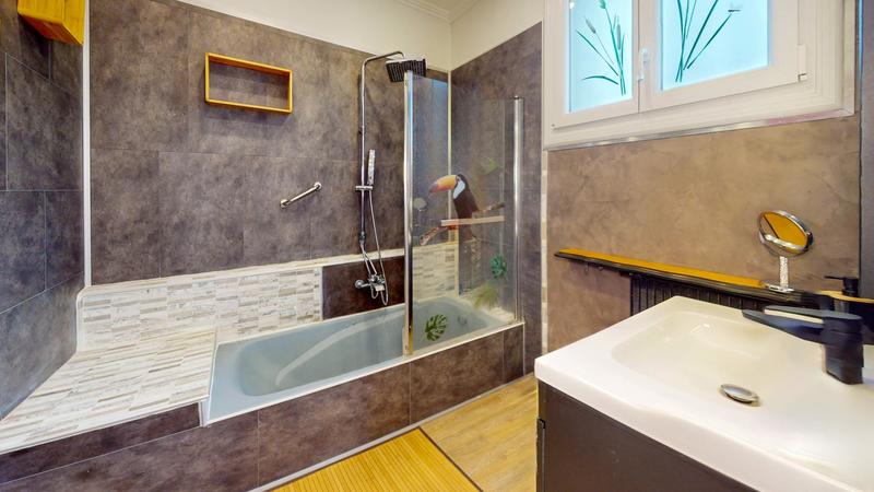 Maison - 182 m² - 8 pièces