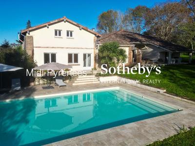 Maison - 296 m² - 7 pièces