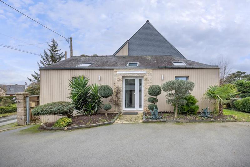 Maison - 250 m² - 8 pièces