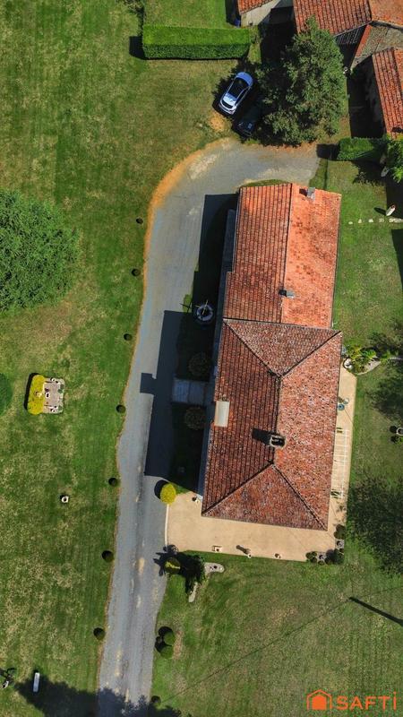 Maison - 263 m² - 12 pièces