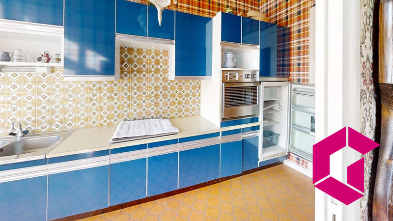 Maison - 700 m² - 12 pièces