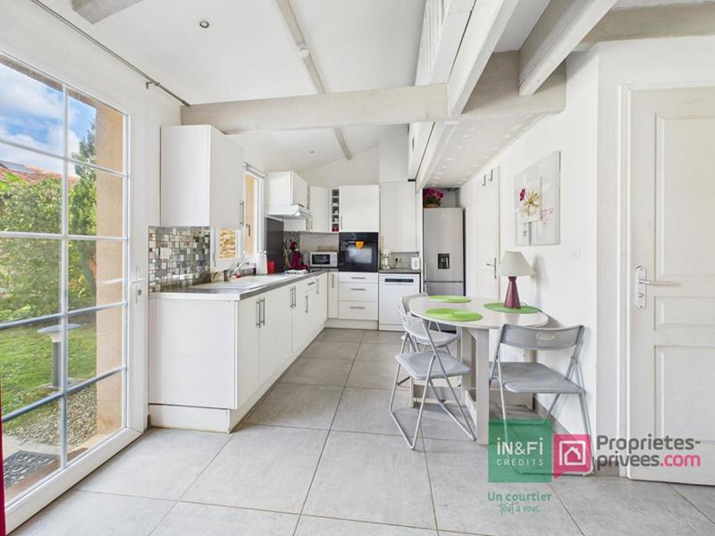 Maison - 220 m² - 8 pièces