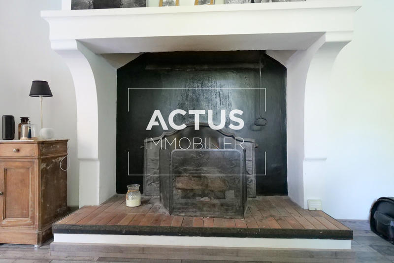 Maison - 233 m² - 8 pièces