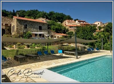 Propriété - 624 m² - 20 pièces