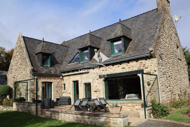 Maison en pierre - 211 m² - 8 pièces