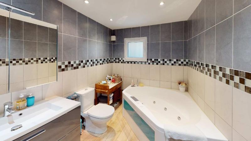 Maison - 245 m² - 8 pièces