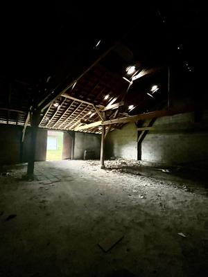 Grange - 200 m² - 1 pièce