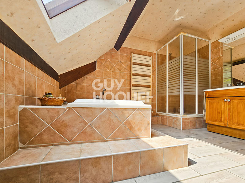 Maison - 320 m² - 11 pièces