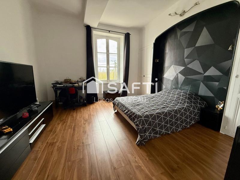 Maison - 239 m² - 10 pièces