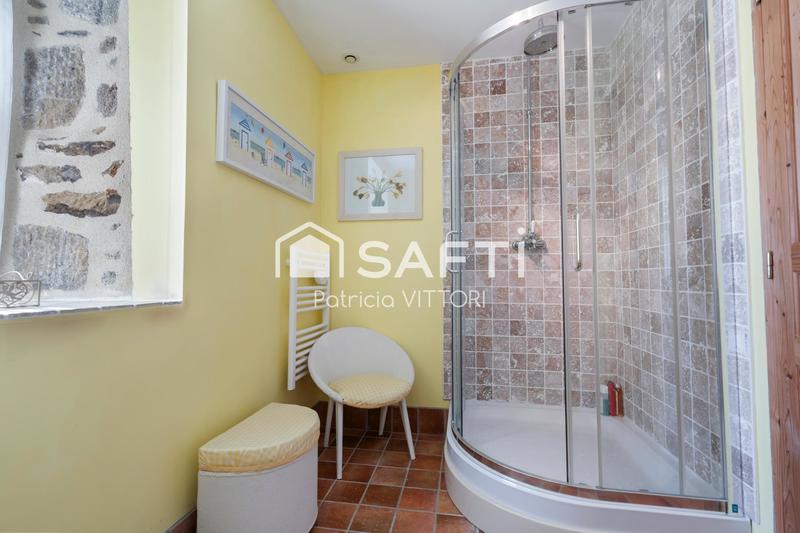 Maison - 222 m² - 8 pièces