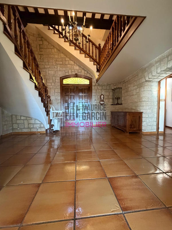 Maison - 250 m² - 14 pièces