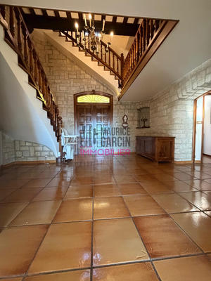 Maison - 250 m² - 14 pièces