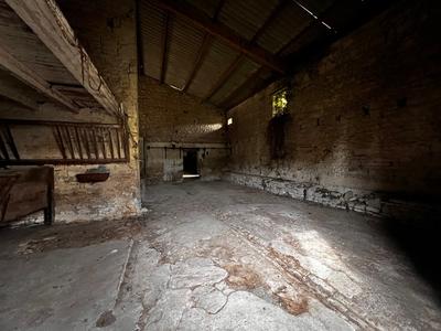 Grange - 180 m² - 1 pièce