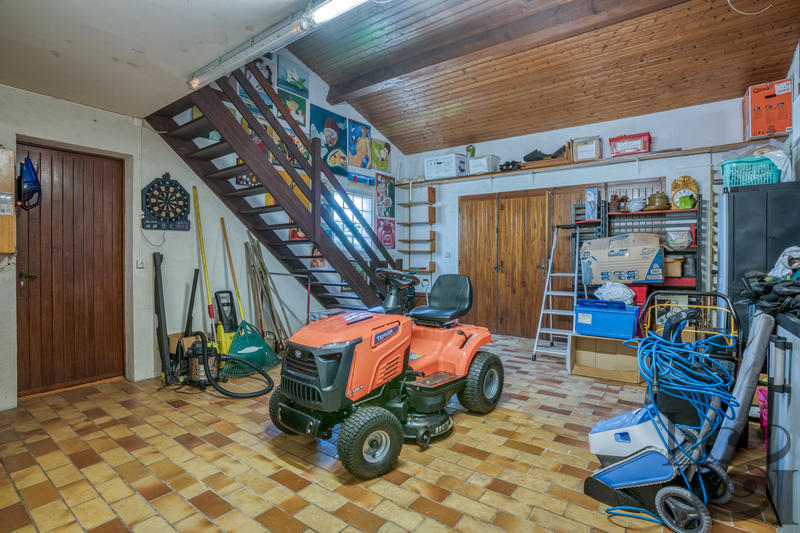 Maison - 220 m² - 9 pièces