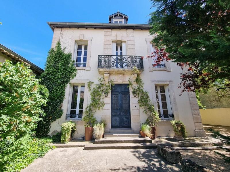 Maison de maîtres - 200 m² - 8 pièces
