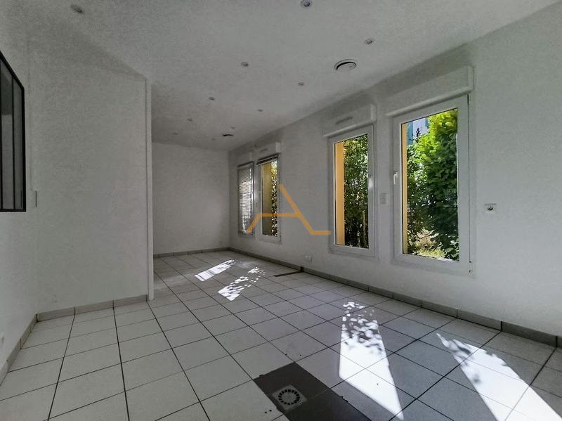 Bureau - 107 m² - 6 pièces