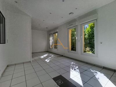 Bureau - 107 m² - 6 pièces