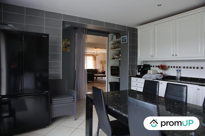 Maison contemporaine - 221 m² - 6 pièces