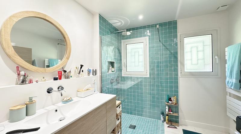 Maison contemporaine - 220 m² - 9 pièces