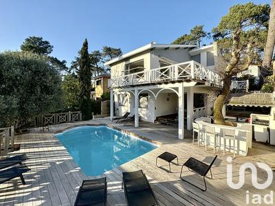 Maison - 180 m² - 8 pièces