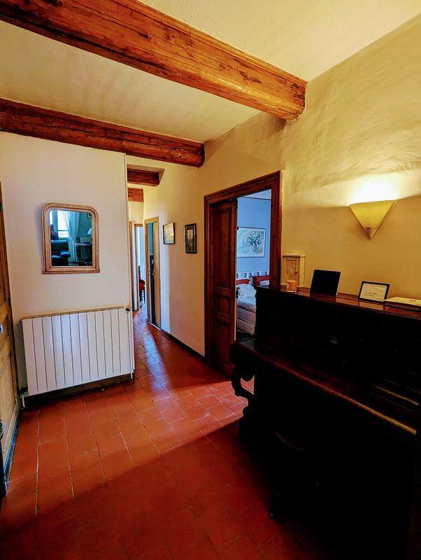 Maison - 250 m² - 8 pièces