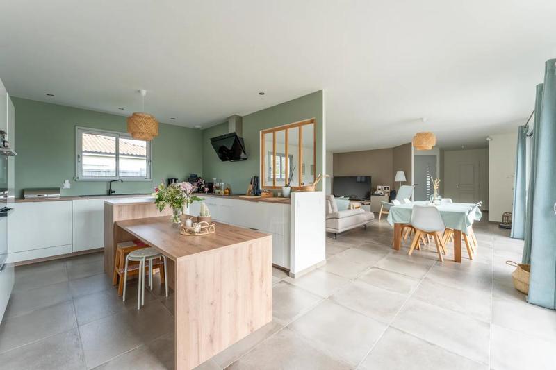 Maison - 196 m² - 8 pièces