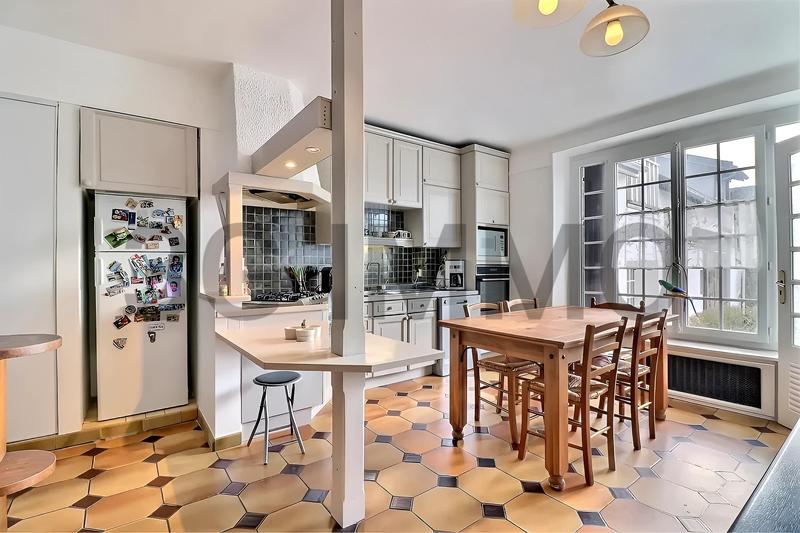 Corps de ferme - 370 m² - 11 pièces