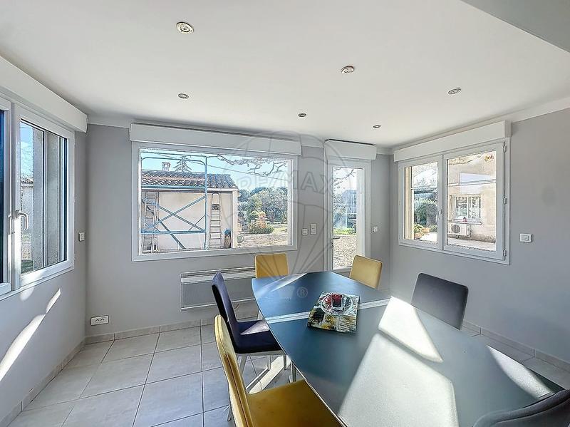 Mas - 300 m² - 12 pièces