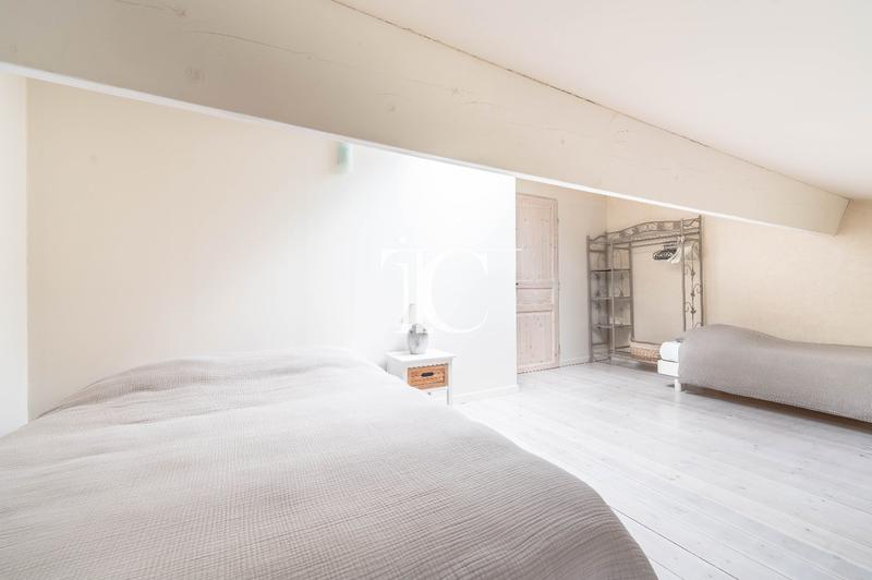 Maison - 537 m² - 12 pièces