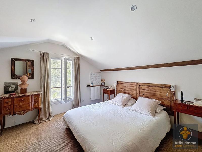 Maison - 250 m² - 7 pièces