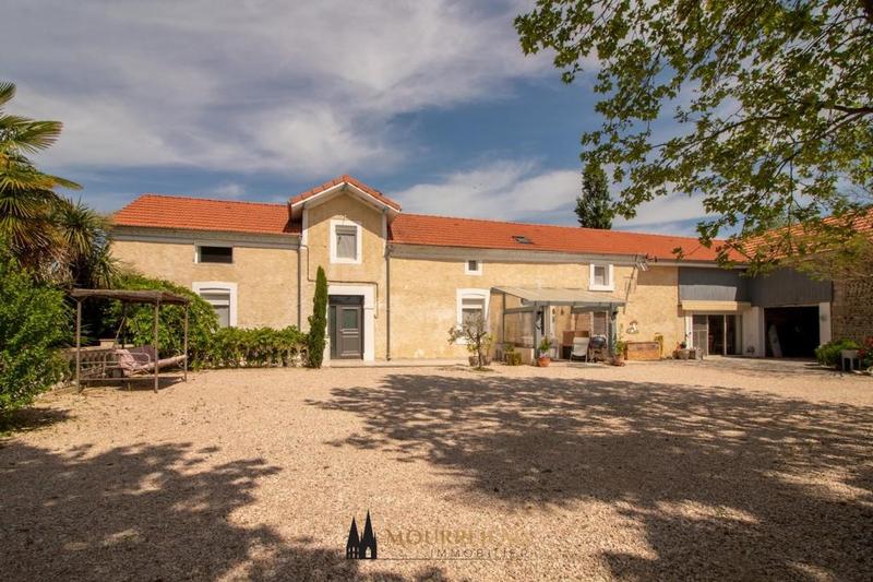 Maison - 300 m² - 9 pièces