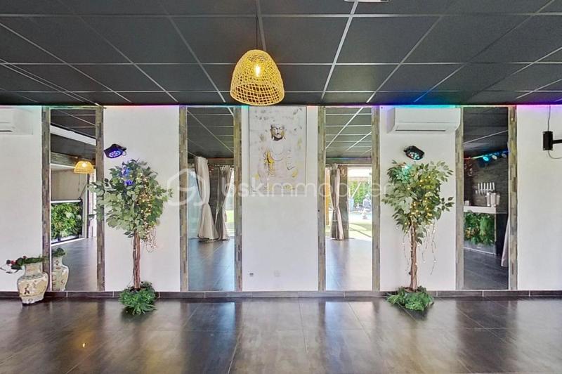 Villa - 254 m² - 10 pièces