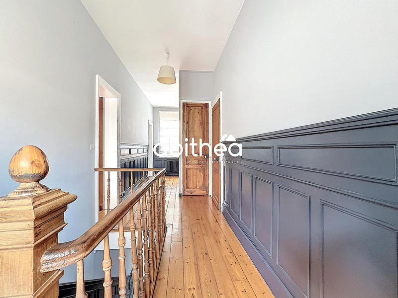 Maison - 290 m² - 9 pièces