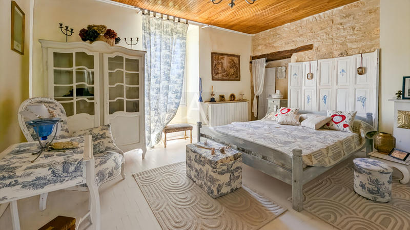 Maison - 263 m² - 12 pièces