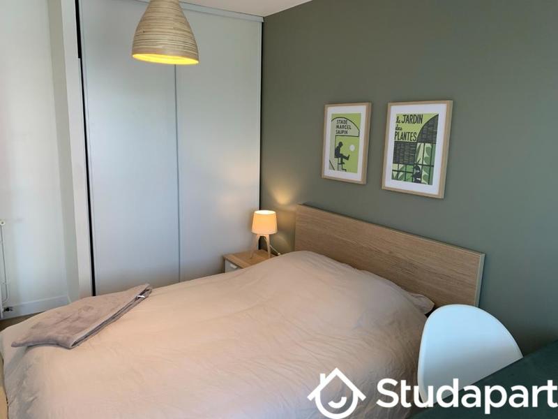 Chambre - 11 m² - 1 pièce