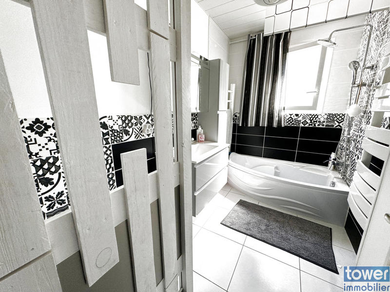 Maison - 102 m² - 4 pièces