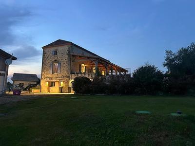 Demeure - 325 m² - 10 pièces