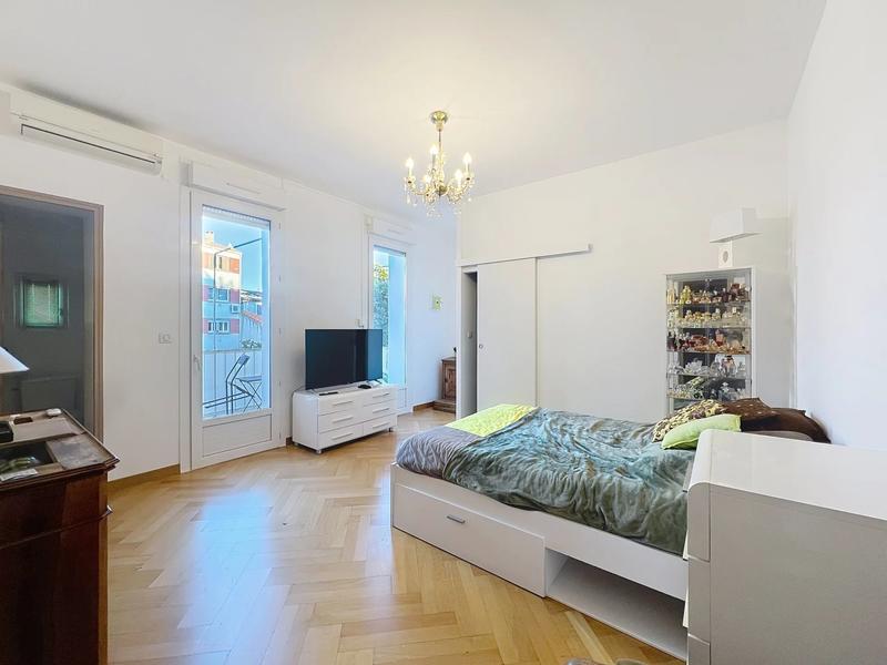 Appartement - 165 m² - 6 pièces