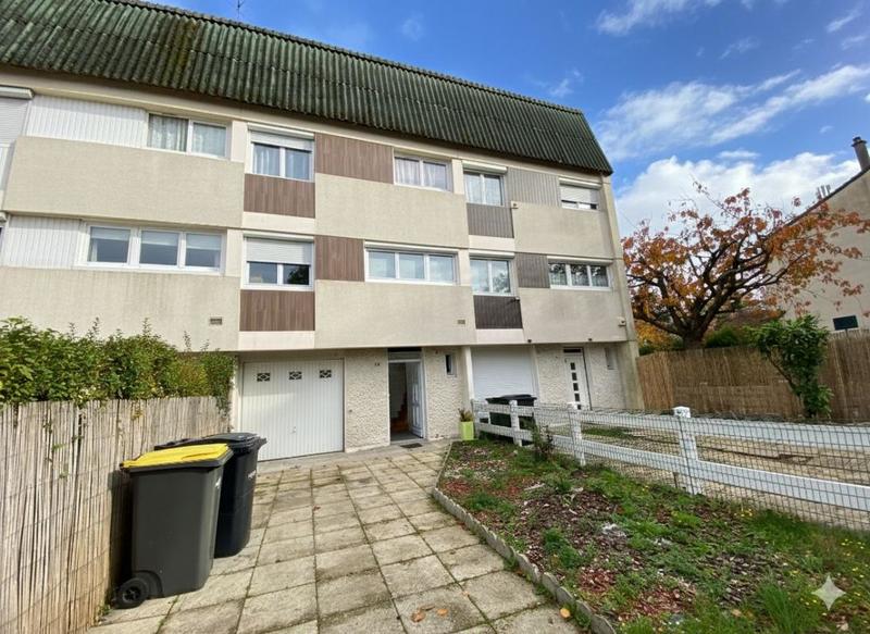 Maison - 90 m² - 5 pièces